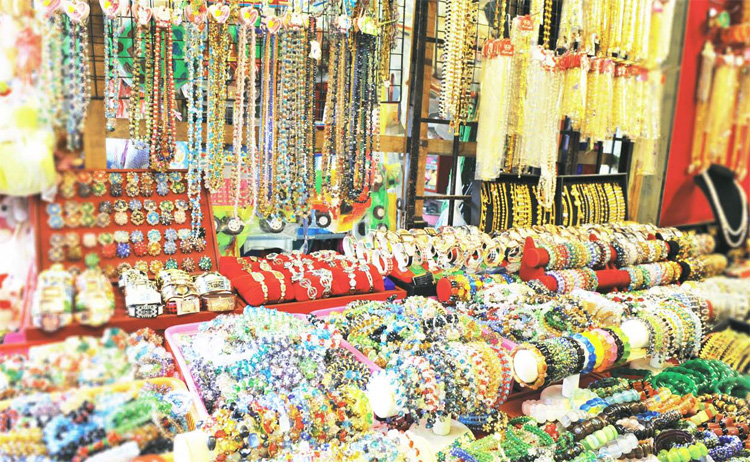 Blinding colours of women's accessories on sale