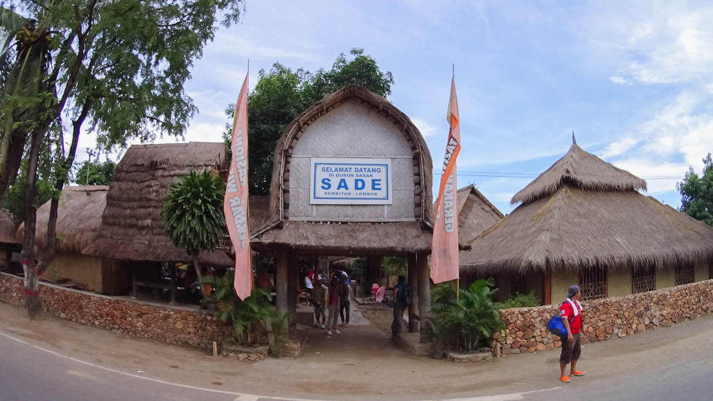 Lombok's architectural design is called 'bale tani'. Lombok's architectural design is called 'bale tani'.
