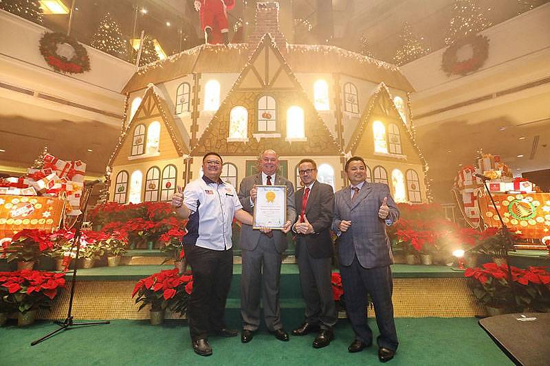 from-left-en-mohammad-alex-peter-gibbons-h-e-mr-petri-juhani-puhakka-and-yang-berbahagia-dato-ammar-abd-ghapar