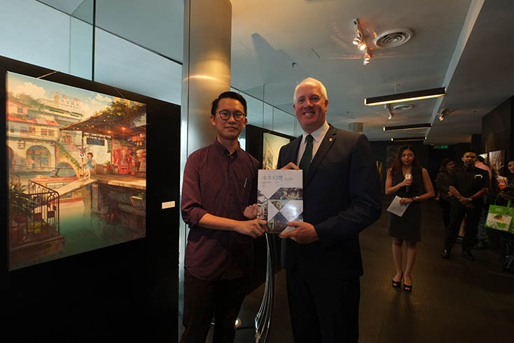 Chong Fei Giap presented a token of appreciation to Mr. Michael Hanratty , General Manager of G Hotel.