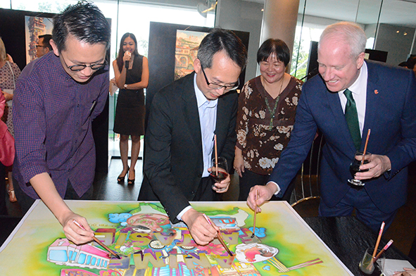 From left: Chong Fei Giap, YB Dato Law Choo Kiang, Ms Christina Tan, Director of Communication of G Hotel and Mr. Michael Hanratty join the batik colouring as the launching gimmick.