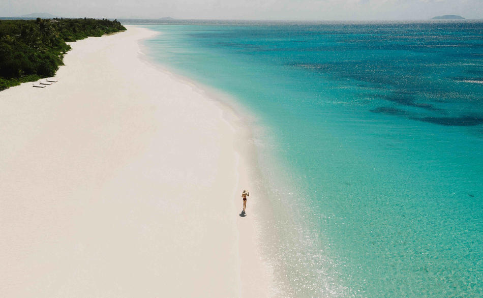 Powdery white sand beaches encircle the whole of Pamalican Island, ideal for circumnavigating Amanpulo barefoot.