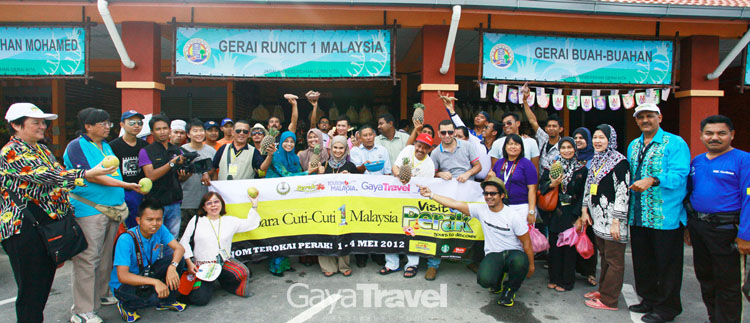 Kampung Selambak Pineapple Bazaar