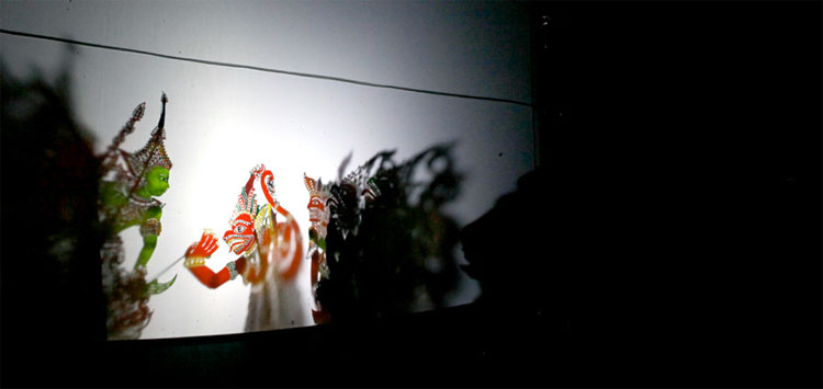 During a performance the Tok Dalang sits behind a semi transparent white cloth that functions as a screen