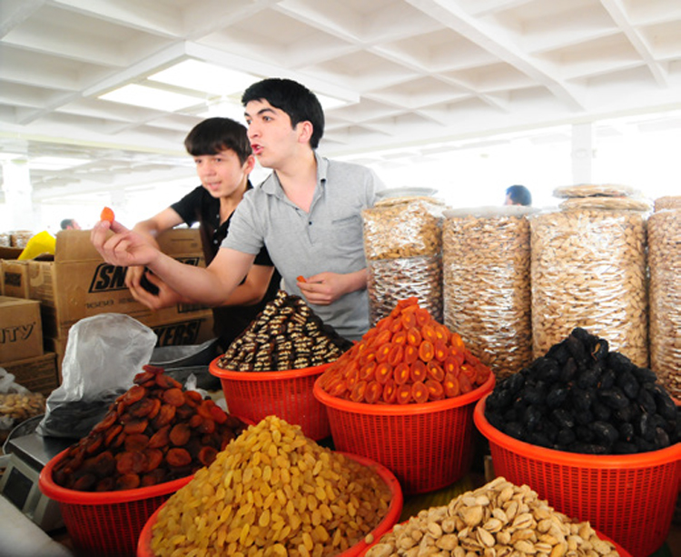 Dry fruit sellers at the Siyob market, next to the Bibi Khanum Mosque