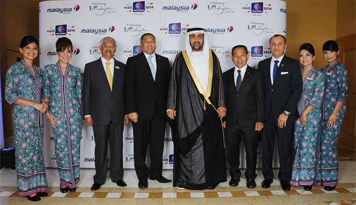 (From Left) Dato’ Hj. Azizan Noordin, H.E. Dato’ Ahmad Anwar Adnan, Dr. Rashid Ahmed Bin Fahad, Mr. Ahmad Jauhari Yahya and Dato’ Ahmad Fadil Shamsuddin