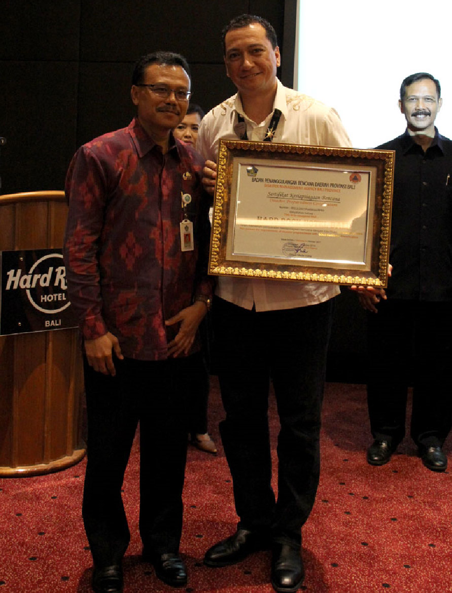 The trophy is awarded by Dewa Made Indra, the Chief Executive of BPBD Prov. Bali