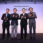 (from left to right) Tan Kok Luin, Head of Sales & Marketing, Digital Imaging, Samsung Malaysia Electronics, Justin Joo Hyun Bin, Business Manager, Mobile Division, Samsung Malaysia Electronics, Lee Jui Siang, Vice President, Mobile, IT & Digital Imaging, Samsung Malaysia Electronics, Jeffrey Lee Chee Seng, Marketing Leader, Digital Imaging, Samsung Malaysia Electronics; showcasing the revolutionary Samsung NX1.