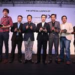 Marcus Reichmann, National Geographic Channel Photographer along with Film producer, David Khoo as well as two other local professional photographers, Jon Low and Yaman Ibrahim joins Samsung’s management on stage for the unveiling of the Samsung NX1.