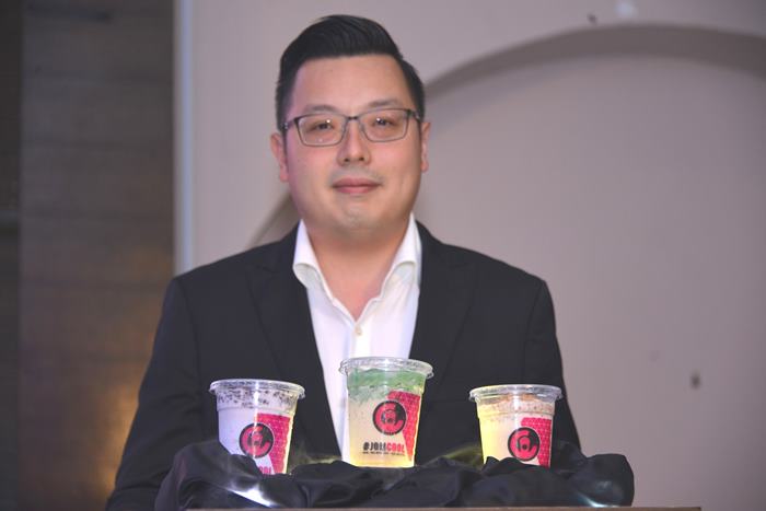 Keith Loh, CEO of CoolBlog with the three new drinks from the new menu, Rasa Rasa Malaysia. They are: Coco Yam Pulut Hitam Smoothie, Cendol Durian Smoothie, and Coco Kacang Coklat Smoothie.
