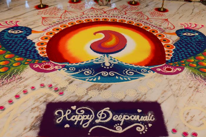 Kolam maker Velindran Palaniandi of VJ MayaKanna Arts and Design.