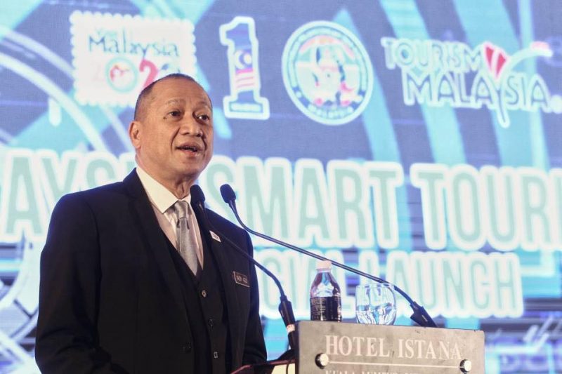 Minister of Tourism and Culture, Dato’ Seri Mohamed Nazri Aziz speaking at the launch of Smart Tourism 4.0
