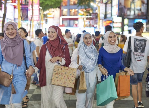Salam Taiwan Tourism Ambassador, Mira Filzah, and friends shopping to their hearts' content at Ximending