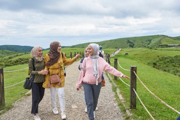 Salam Taiwan Tourism Ambassador Mira Filzah and friends enjoying the scenic landscape of Qingtiangang