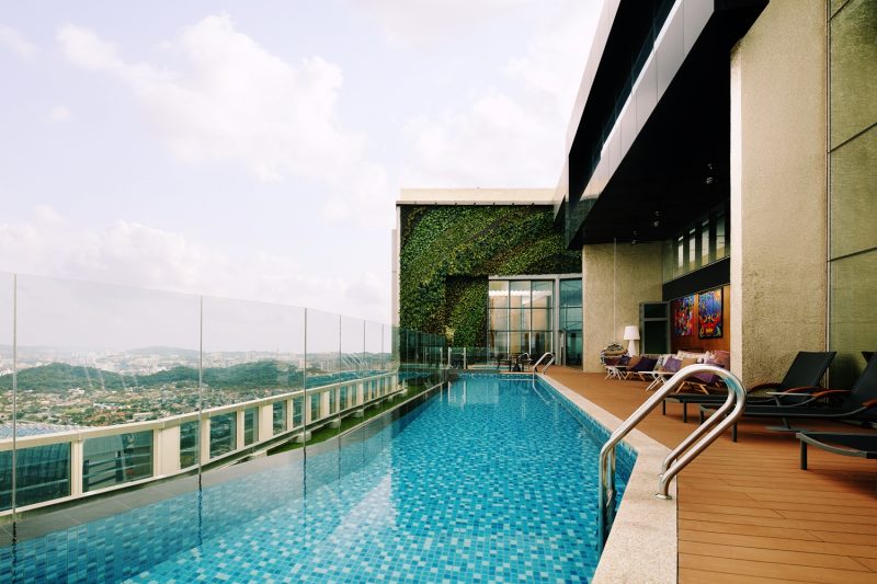 Soak in the swimming pool with gorgeous panoramic view of Klang Valley.