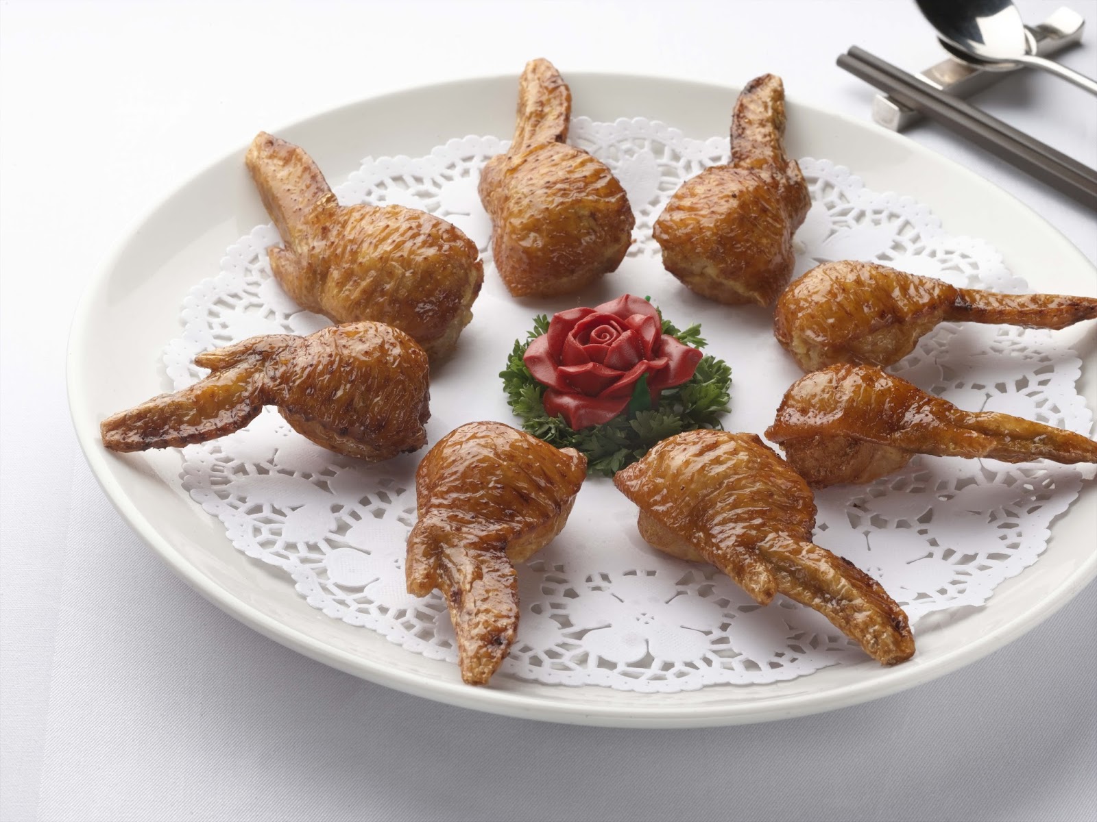 Special menus will be prepared by Michelin-starred restaurants for the “Hong Kong Great November Feast” (left: Celebrity Cuisine; right: Rech by Alain Ducasse)