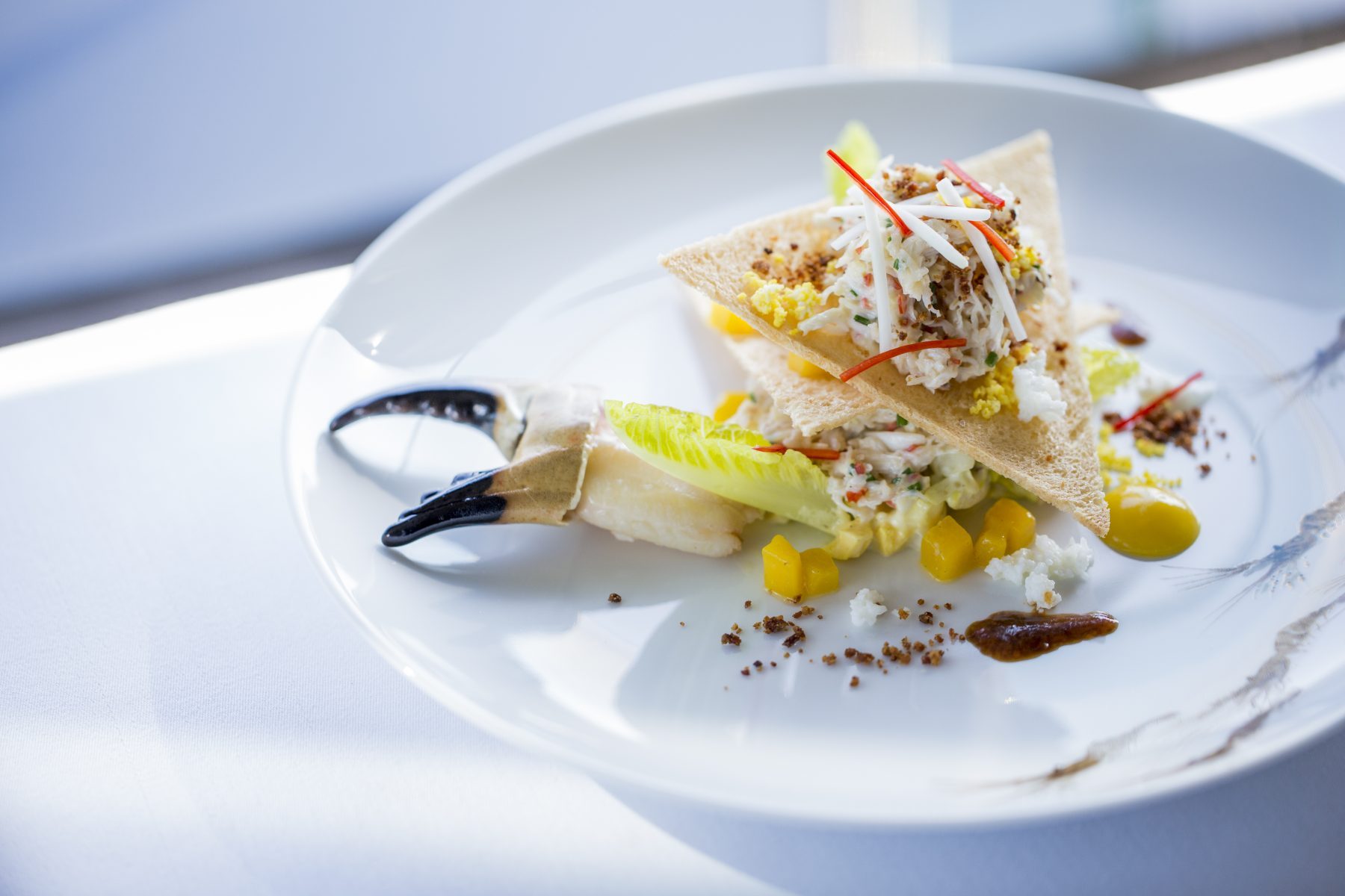Special menus will be prepared by Michelin-starred restaurants for the “Hong Kong Great November Feast” (left: Celebrity Cuisine; right: Rech by Alain Ducasse)