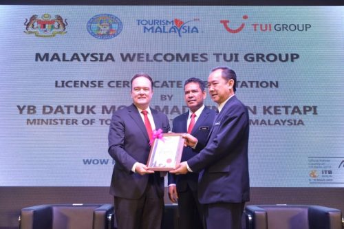 From left (Mr. Frank Puttmann, Head of Public Policy at TUI Group Corporate & External Affairs. Dato’ Sri Abdul Khani Daud, Deputy Director General (Promotion), Tourism Malaysia. Datuk Ahmad Shah Hussein Tambakau, Chairman of Tourism Malaysia).
