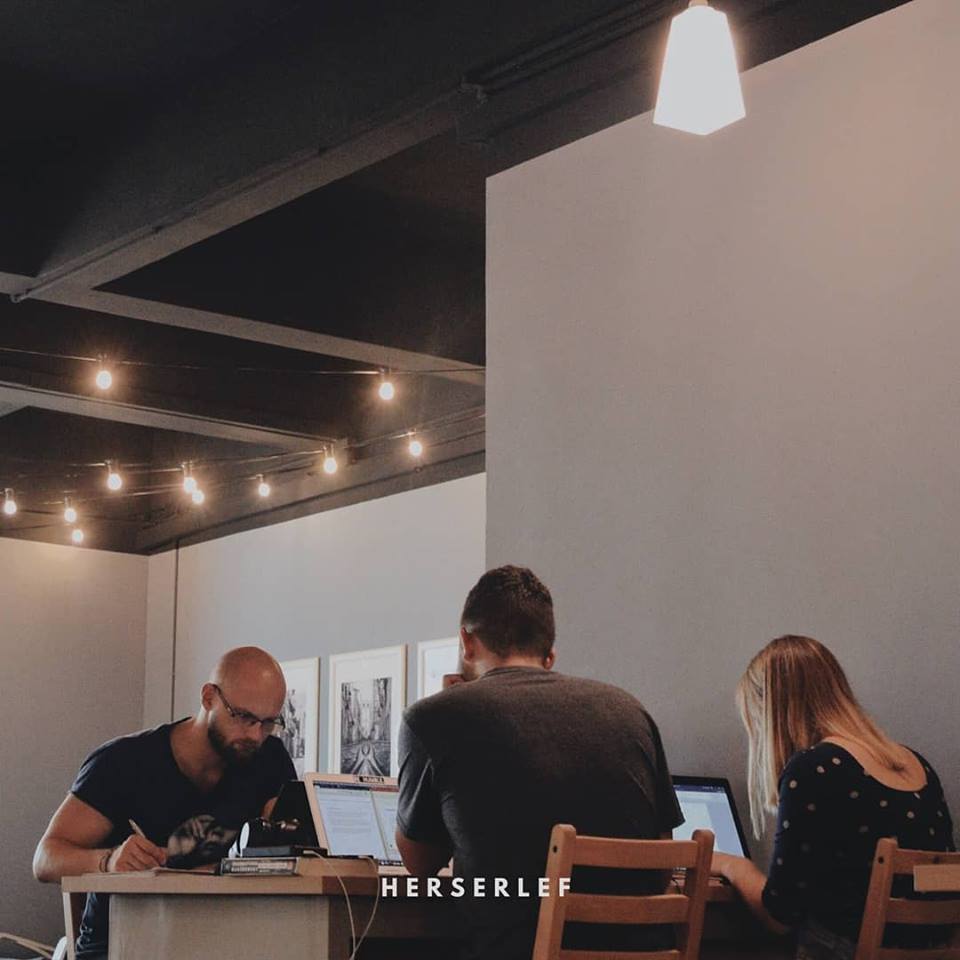 Surround yourself with people with the same objective, to get work done!