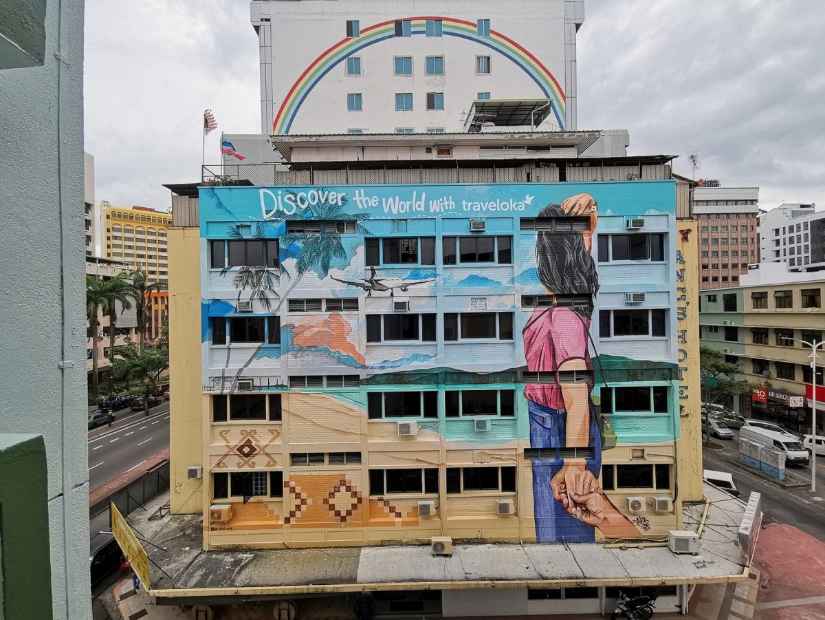 Traveloka Engages Renowned Local Artist Akid One to Design Travel Mural on Kota Kinabalu Hotel