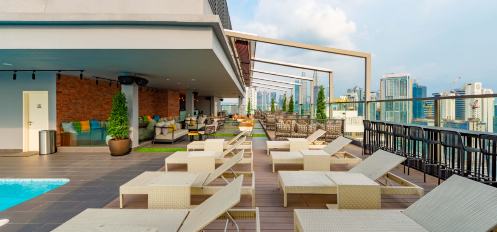 Hilton Garden Inn South’s Rooftop Bar and Lounge Offers Private Experiences with Breath-taking Views