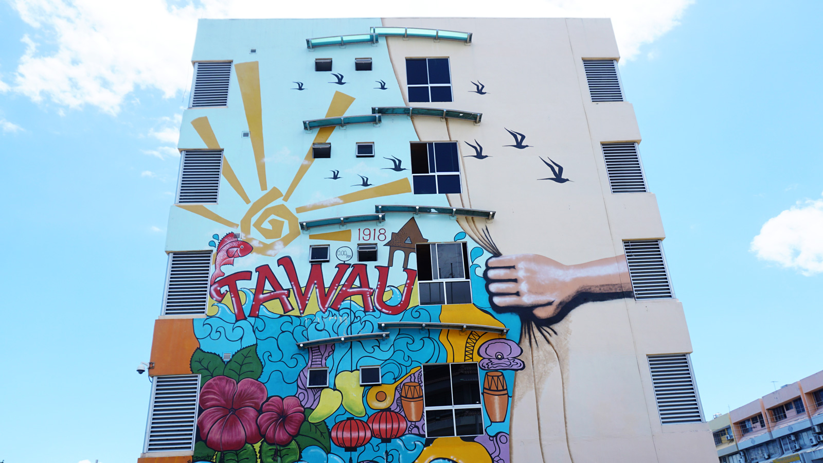 One of the murals found in Tawau Town.