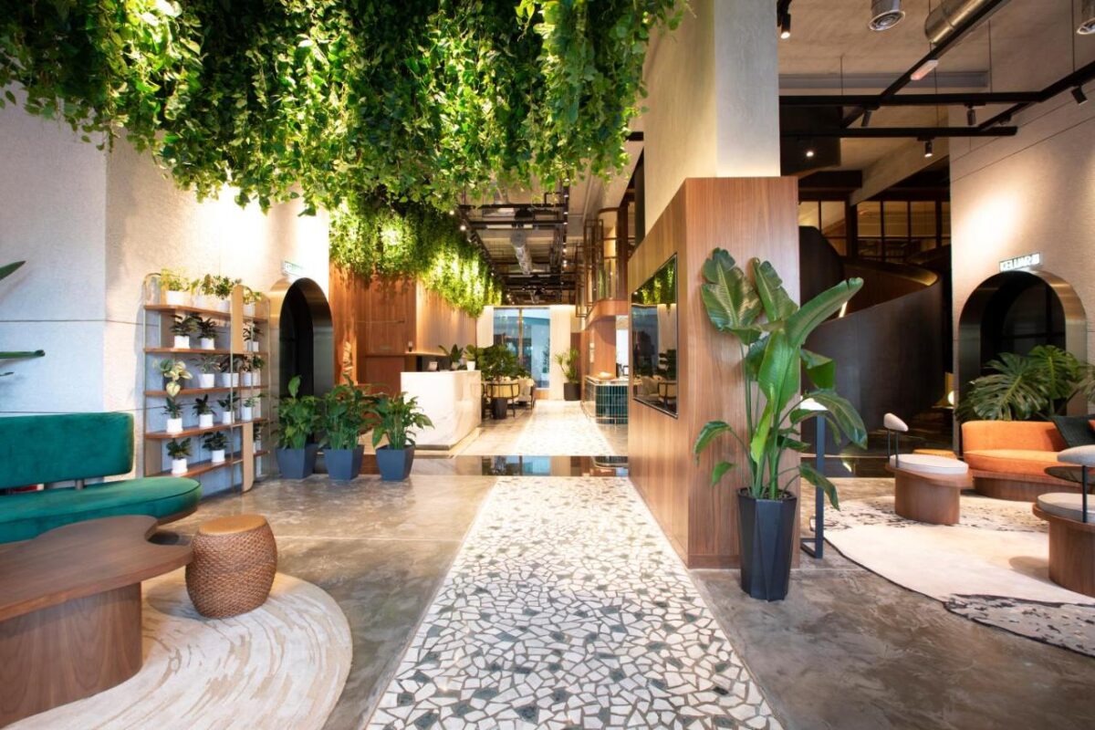 Guests can enjoy unique adventure with family and friends by wandering through The LUMA Hotel – “The Rainforests in The City”.