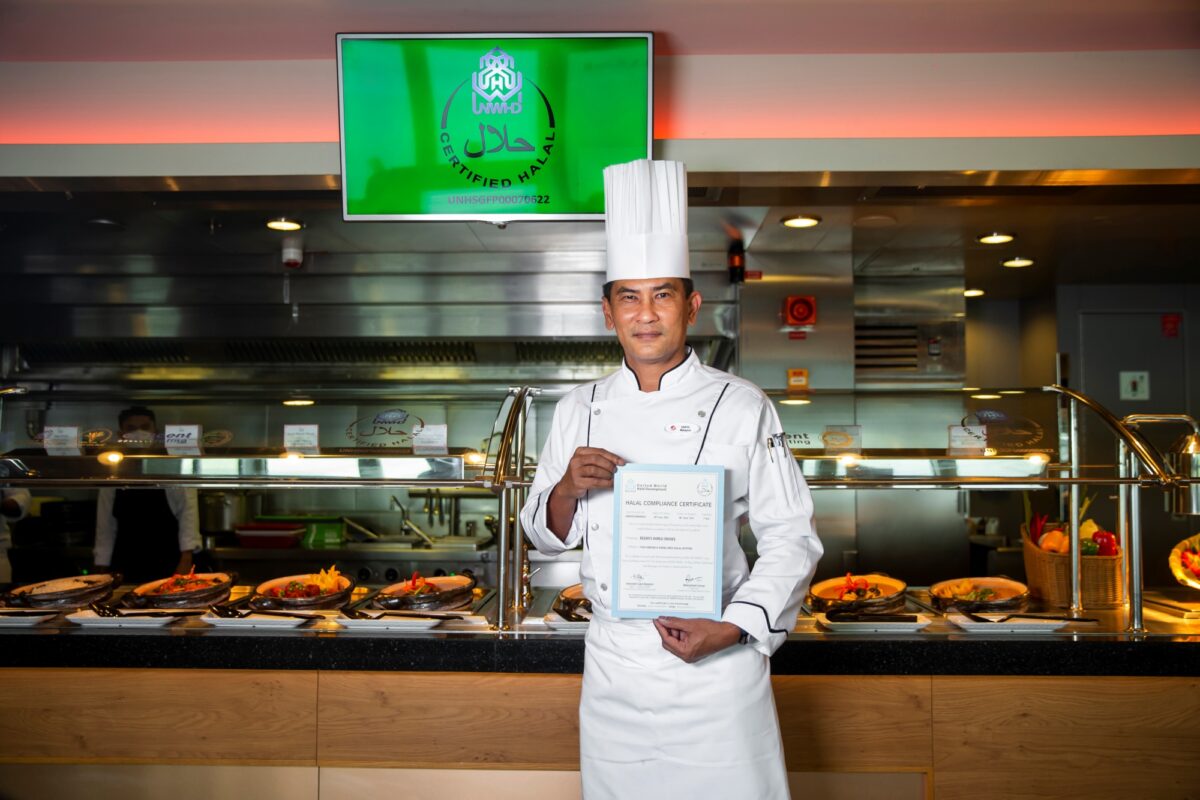 Executive Chef Saifol of Genting Dream with the Halal certification by the Department of Islamic Development Malaysia (Jakim) at the Halal section at The Lido. (Photo by Resorts World Cruises)
