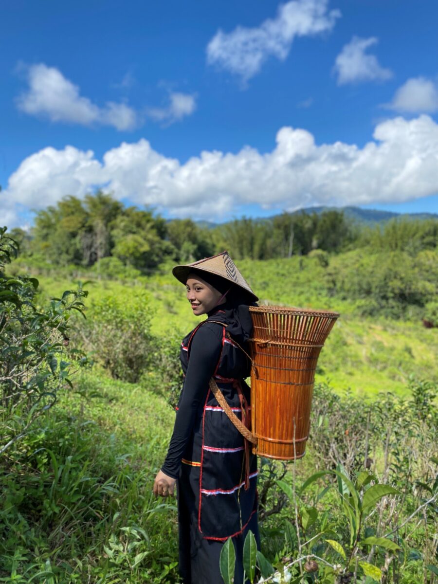 Visitor can also rent a traditional costume for picture-taking at Sabah Tea Garden.