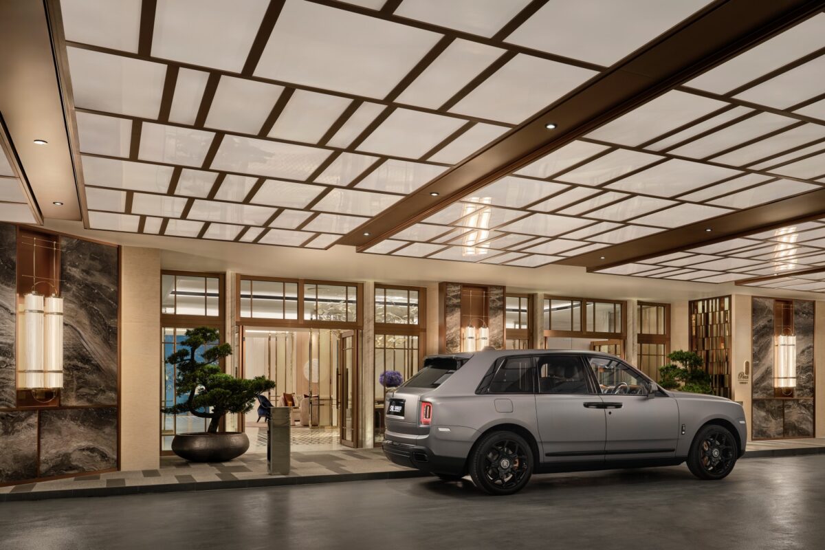 The Paiza VIP Arrival.