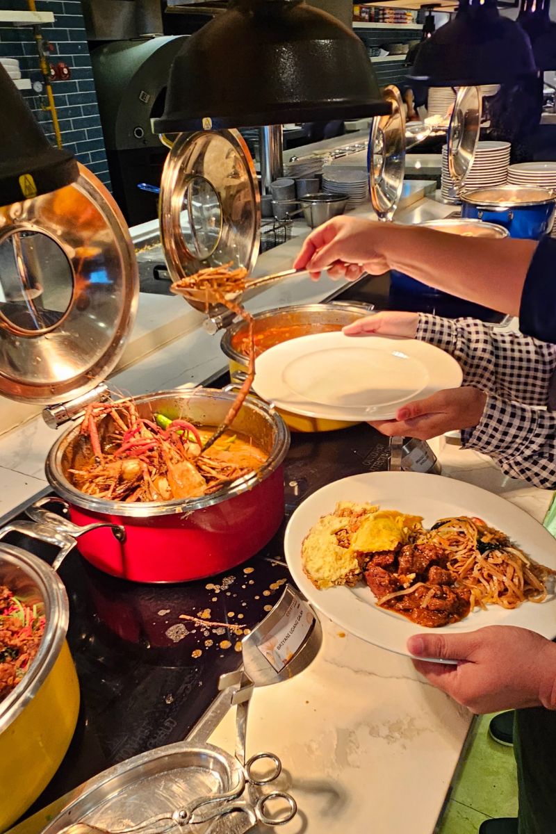 Scooping up lobster, Melaka Buffet