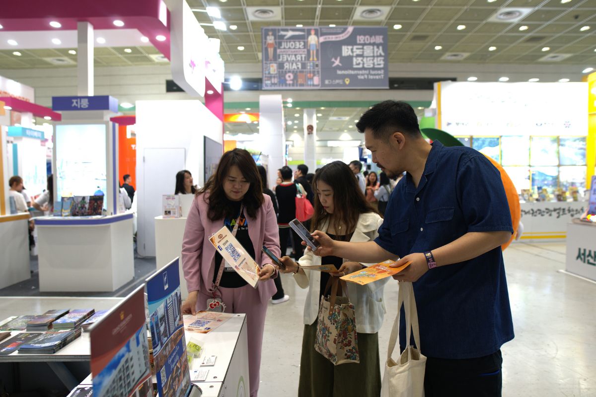 Visitors engage with Sarawak Tourism Board