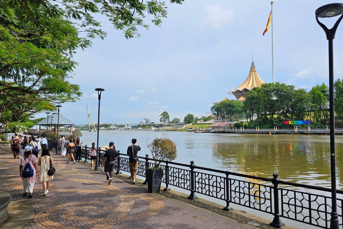 The waterfront invites everybody to enjoy a stroll along the Sarawak River. Photo by Juhan Kamaruddin.