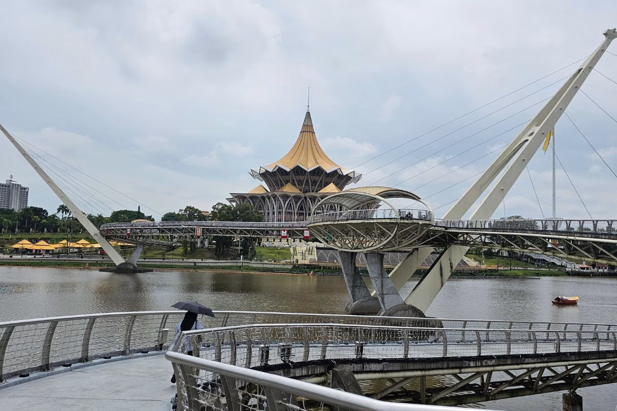 Darul Hana bridge with the State Legislative Assembly building (background). Photo by Juhan Kamaruddin.