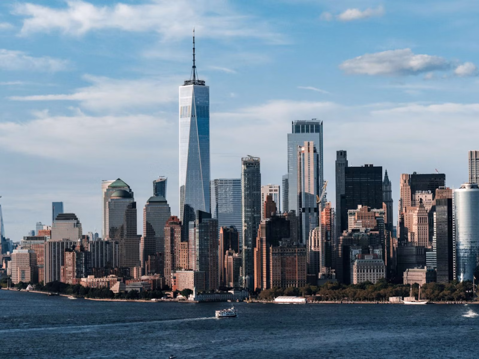 Discover how to experience New York City like a local — from its diverse culture to its nonstop energy, perfect for first-time visitors.