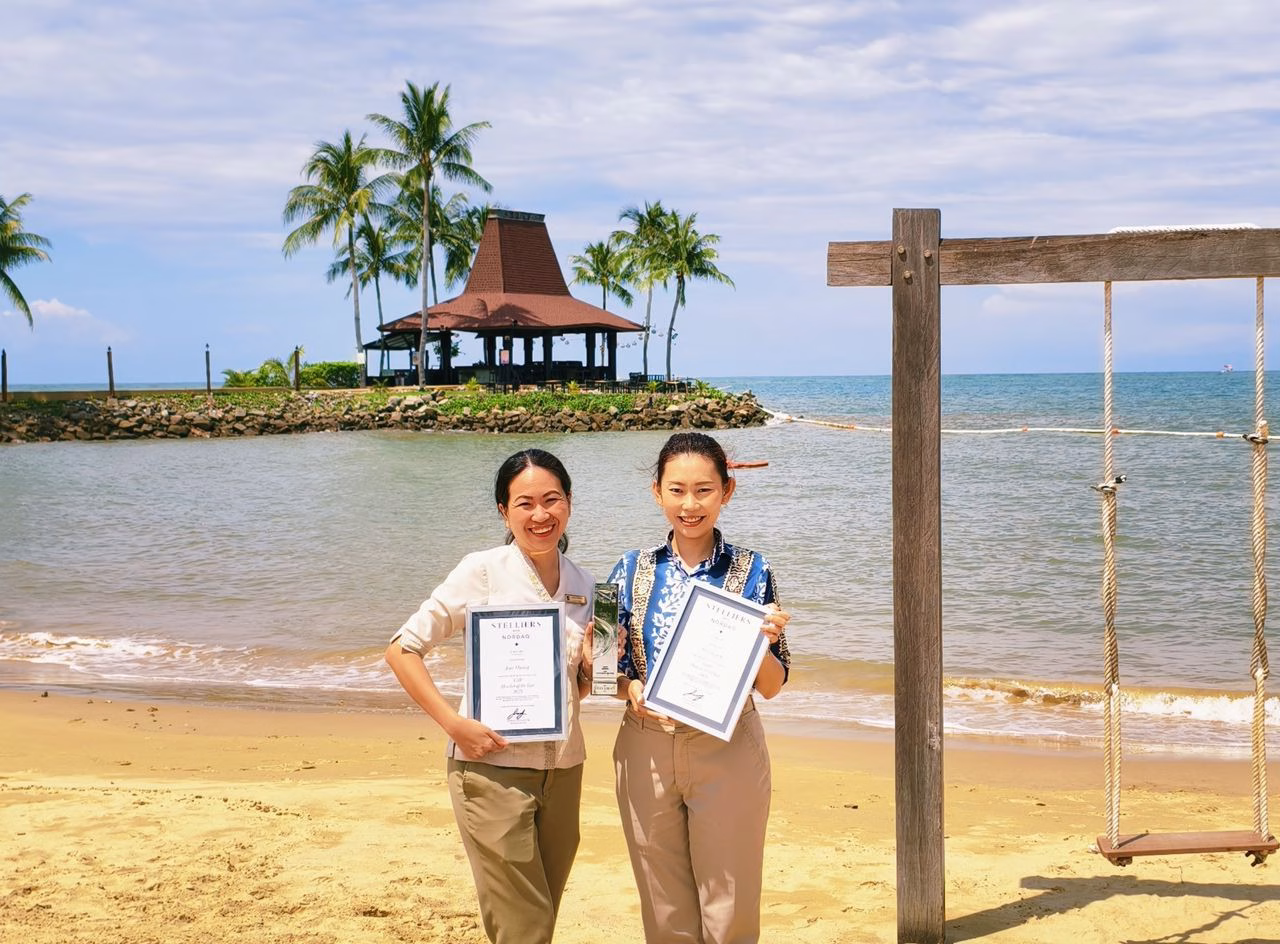 From left:Joyce Murang, Quality Improvement & ESG Manager at Shangri-La Tanjung Aru, Kota Kinabalu, winner of CSR Hotelier of the Year, and Su Mon Fung, Landscaping Service Manager, Green Finalist at the Stelliers Asia 2025 Hoteliers Awards.