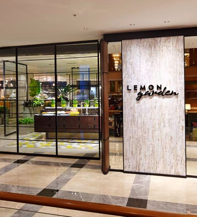 Celebrate Thanksgiving with a Lavish Buffet Feast to Gourmet Roasts