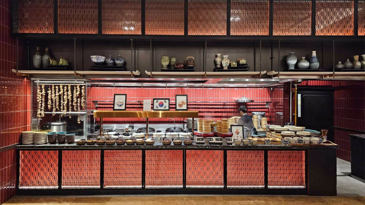 Han The Chinese Cuisine's live kitchen turns into the dedicated Asian corner during breakfast at The Ping Cuisine & Bar. Photo by Juhan bin Kamaruddin.