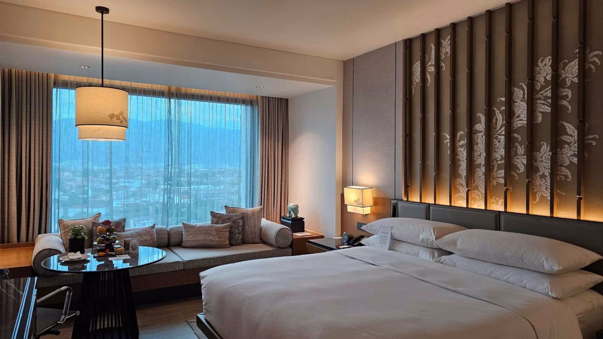 Premium King Mountain View Room at Chiang Mai Marriott Hotel. Photo by Juhan bin Kamaruddin.