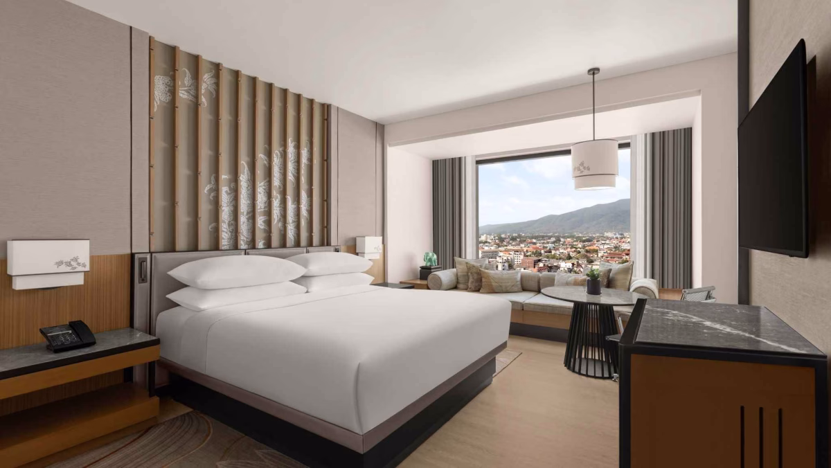 Premium Room King Bed with Mountain View at Chiang Mai Marriott Hotel. Photo by Chiang Mai Marriott Hotel.