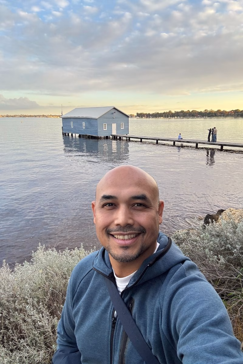 The Blue Boathouse is purely an Instagram and photography sensation. Its vibrant blue colour, rustic charm, and picturesque location—seeming to float on the wide, calm river with the city skyline often in the background—make it an irresistible photo stop.