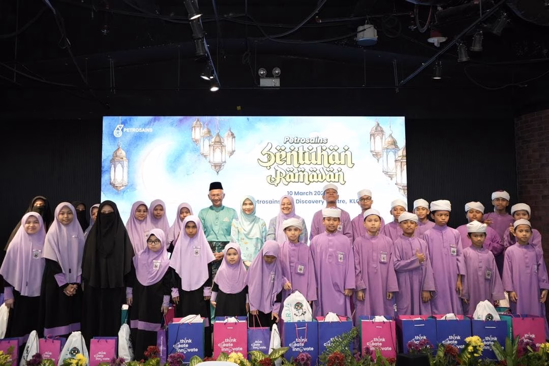 Celebrating community and compassion in the holy month: Petrosains hosts 60 underprivileged children for a day of learning and discovery at the inaugural Petrosains Sentuhan Ramadan Programme in Suria KLCC.