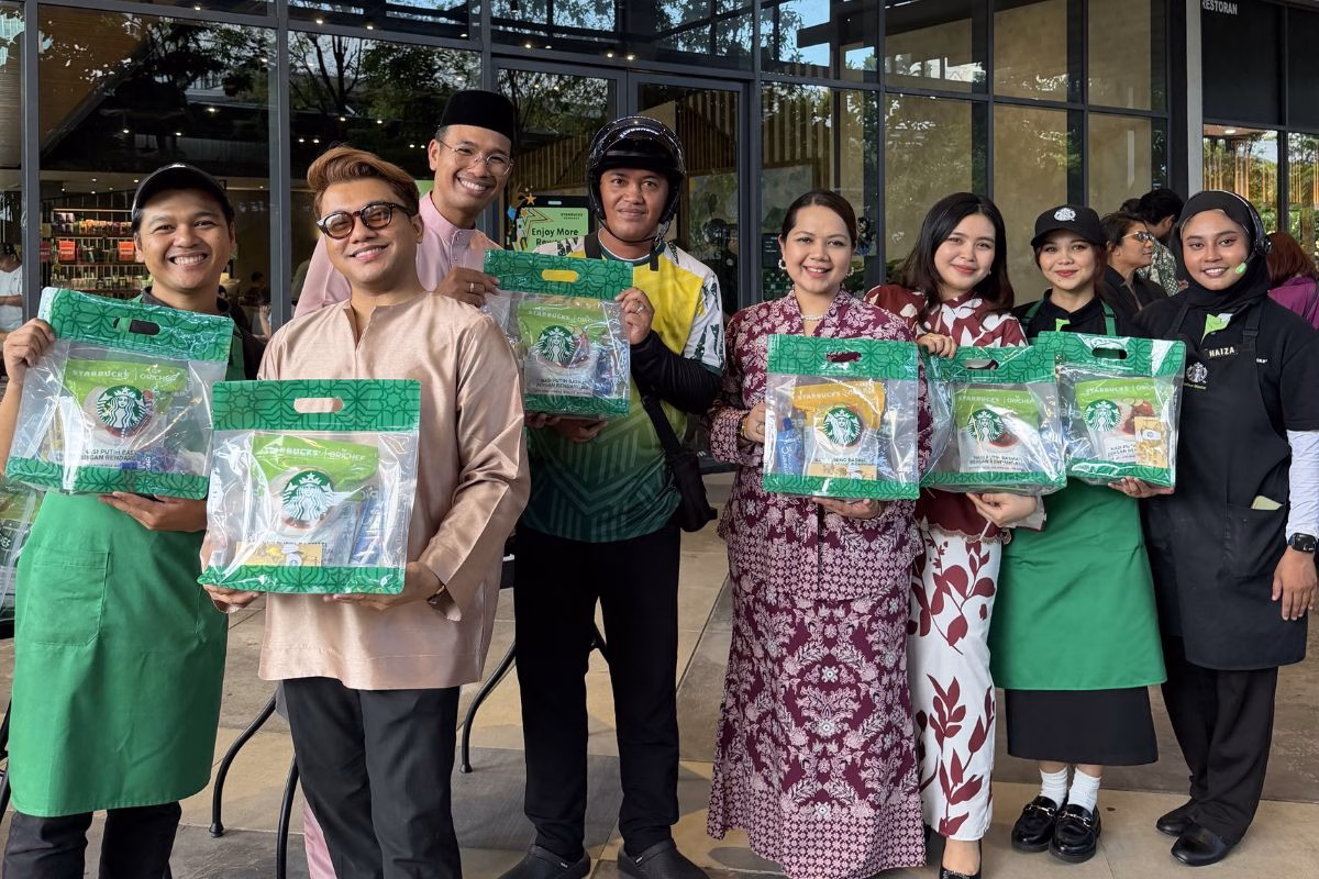 Starbucks Partners with Delivery Riders