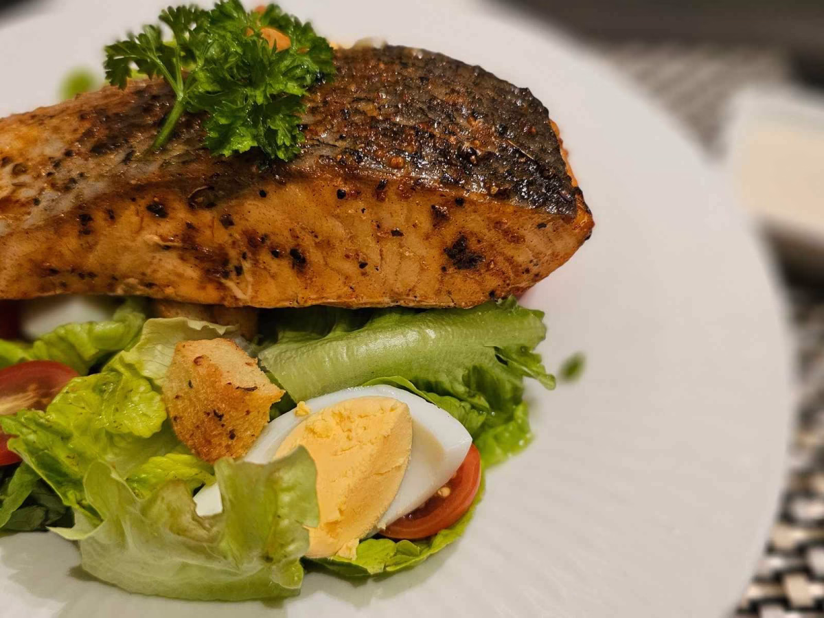 Caesar Salad with Grilled Salmon. Photo by Juhan Kamaruddin.