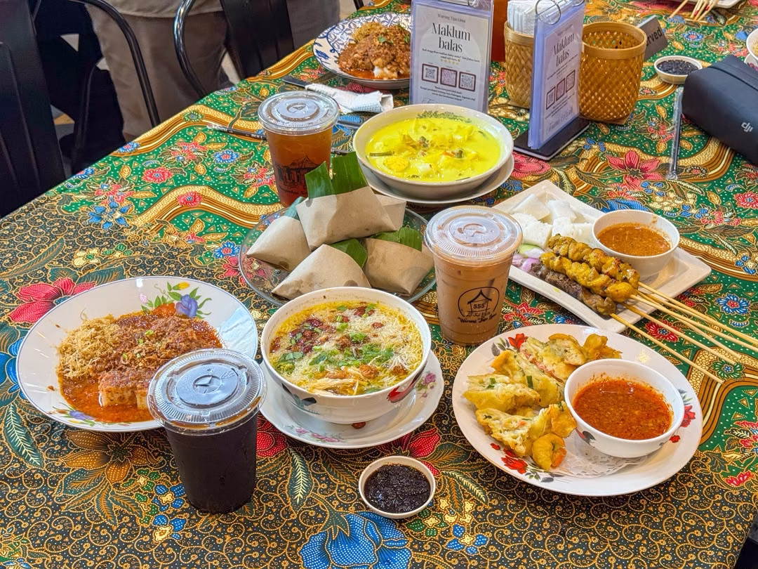 Traditional Malay dishes served at Warong Tiga Lima in Shah Alam, Selangor