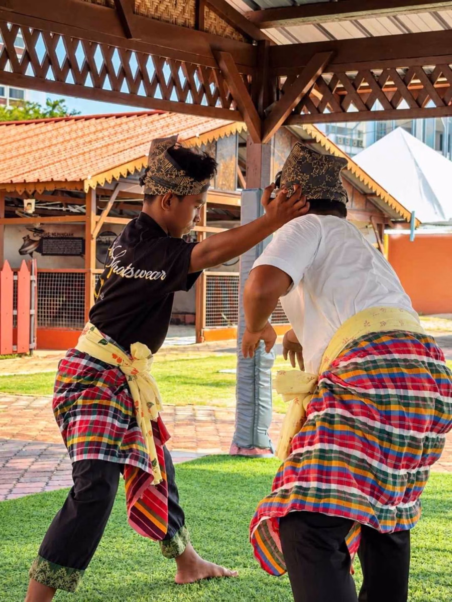 A traditional Malay martial arts demonstration at Gelanggang Seni, showcasing Kelantan’s cultural heritage. Photo by Tunku Ilyana.